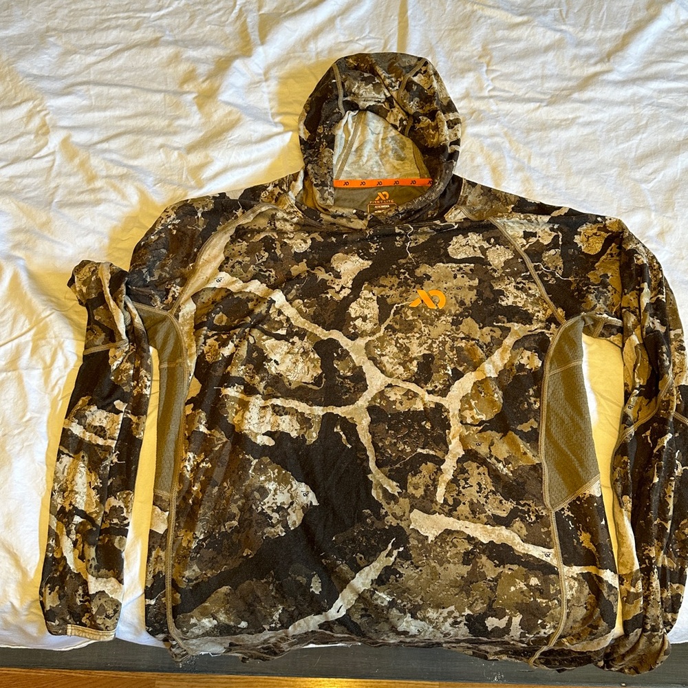 MEN'S WICK HOODY Color:  Fusion 
ULTRALIGHT 150 AEROWOOL NEW, NO TAGS